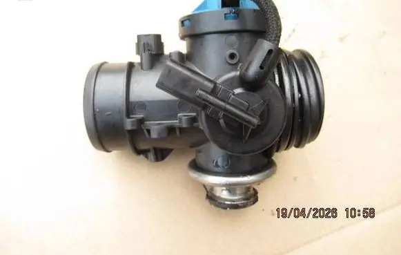 Peugeot 206 Throttle body valve 31854280