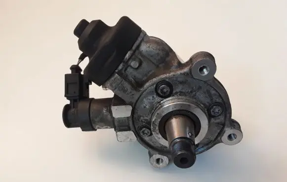 Volkswagen PASSAT B8 Fuel injection high pressure pump 04L130755D