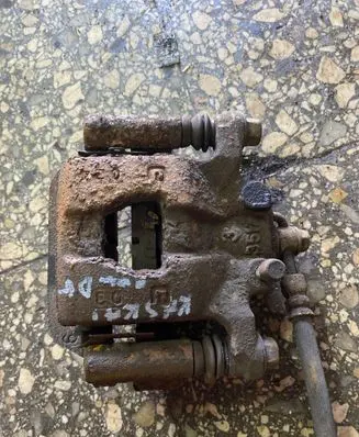 Nissan Qashqai Rear brake caliper