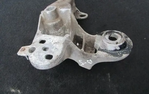 Audi A4 S4 B5 8D Engine mounting bracket 8E0199352F