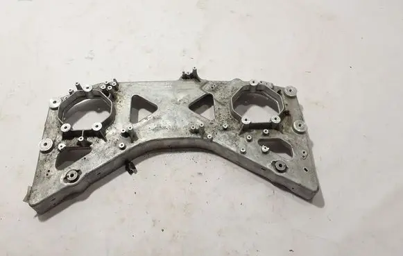 Volvo C40 Engine mounting bracket 32388370