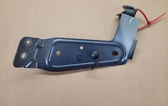Volvo XC90 Fender mounting bracket FE4931371008