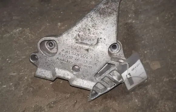 Volkswagen PASSAT B6 Engine mounting bracket 03G199207G