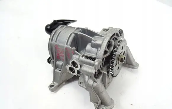 Volkswagen Polo VI Oil pump 