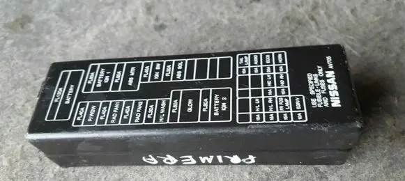 Nissan Primera Fuse box cover 2F010