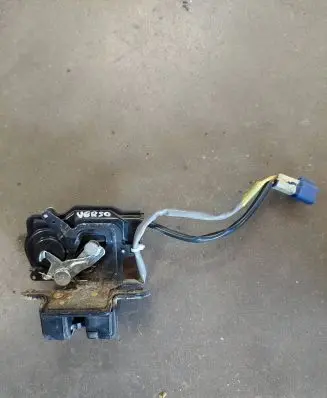 Loading door lock