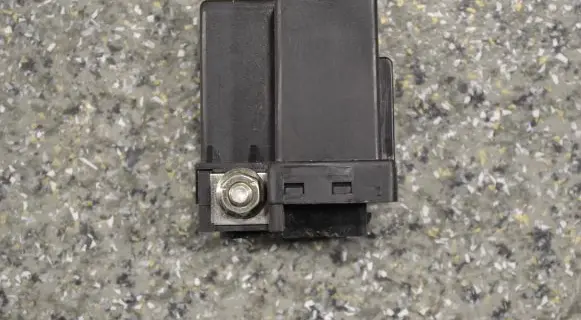 BMW 5 E39 Glow plug pre-heat relay 2246919 72RB510