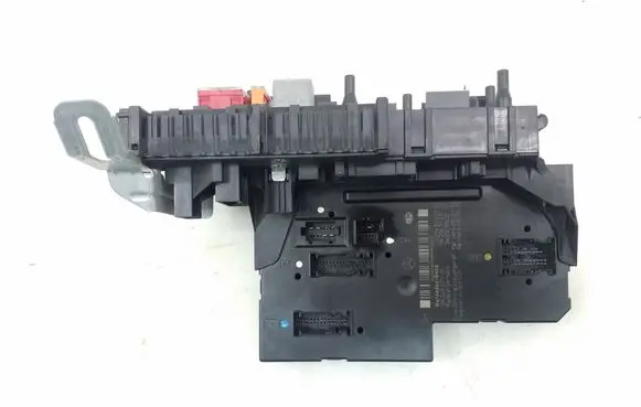 Mercedes-Benz C W204 Fuse module A2049000902