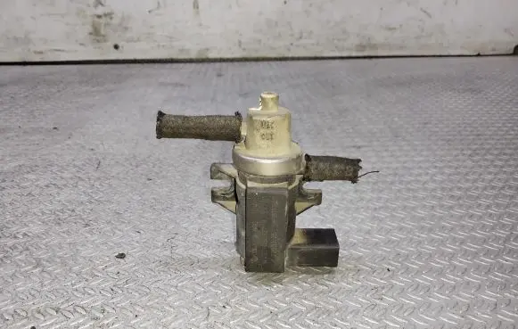 Volkswagen Golf IV Turbo solenoid valve 1J0906627A