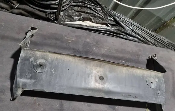 Volvo V70 Radiator trim 9151897