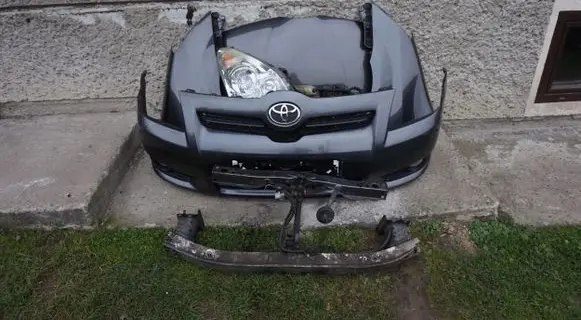Toyota Corolla Verso AR10 Front piece kit 