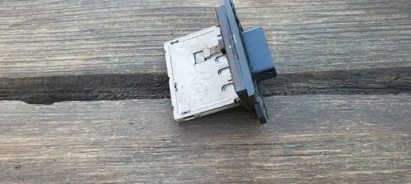 Nissan Note (E11) Heater blower motor/fan resistor 88408