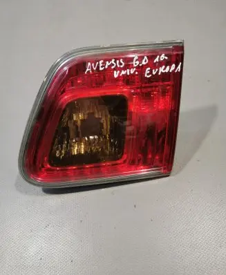 Toyota Avensis T270 Tailgate rear/tail lights