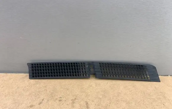 BMW 7 E38 Engine bonnet/hood lock trim molding 51138166658 8166658