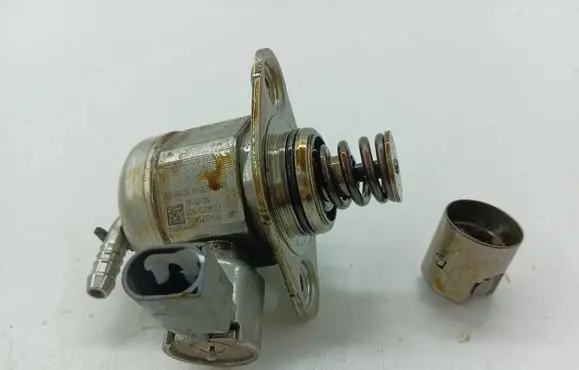 Seat Ateca Fuel injection high pressure pump 0261520573