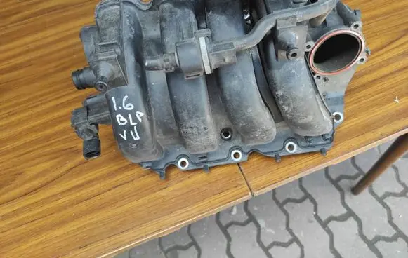 Volkswagen Golf V Intake manifold 03c123711f