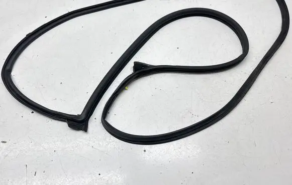 Nissan X-Trail T32 Rubber seal front door (on door) 