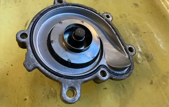 Mercedes-Benz C W204 Water pump R2712010201