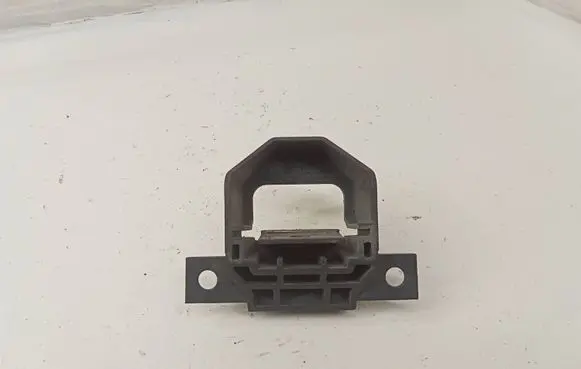BMW 3 E90 E91 Radiator mount bracket 7591647