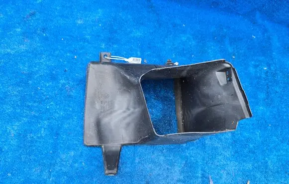 BMW 7 F01 F02 F03 F04 Intercooler air guide/duct channel 7308828