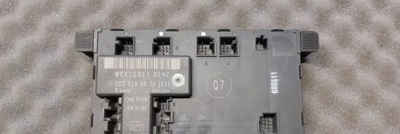Mercedes-Benz C W203 Door control unit/module 2038200626 351324