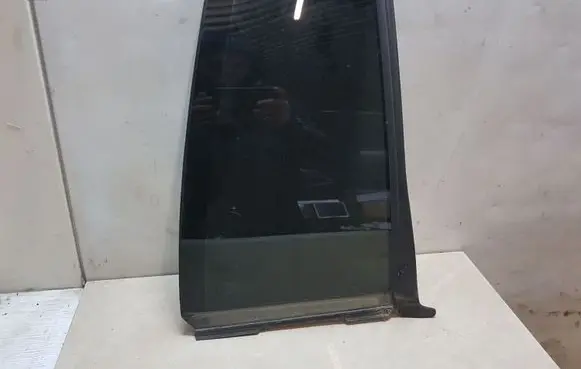 Opel Omega B2 Rear vent window glass 43R001025
