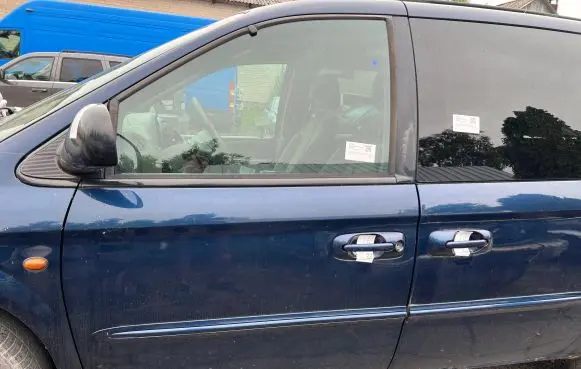 Chrysler Grand Voyager IV Front door