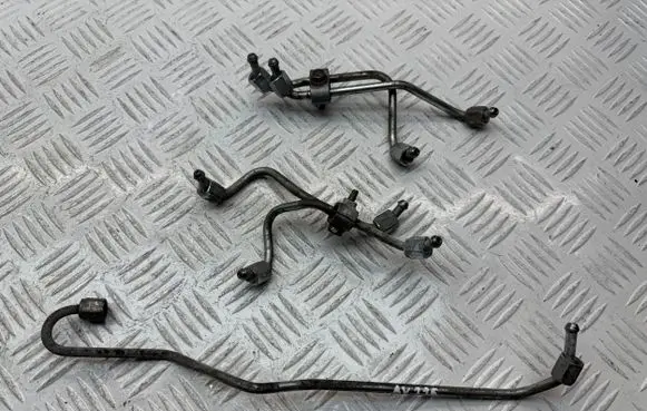 Toyota Avensis T250 Fuel injector supply line/pipe 237010R020 237020R020