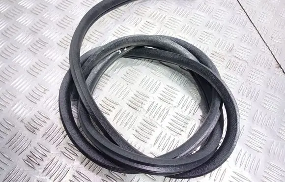 Suzuki SX4 Rear door rubber seal (on body) 