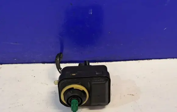 Volvo V70 Headlight level height control switch 9178539
