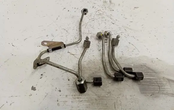 Fuel injector supply line/pipe