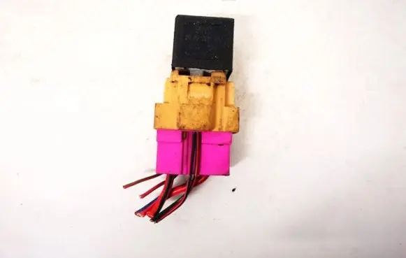 Volkswagen PASSAT B5 Other relay 443951253J 899511000