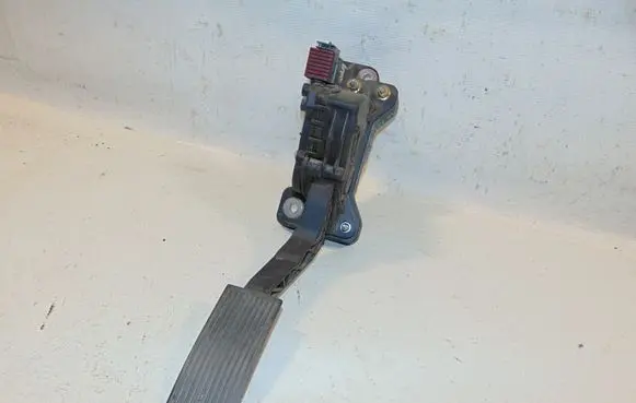 Nissan Pathfinder R51 Accelerator throttle pedal 18002EB400 6PV93390102
