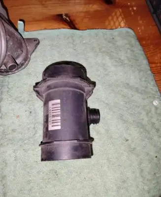 BMW 5 E39 Mass air flow meter 1730033 14906787