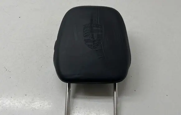 Porsche Cayenne (92A) Front seat headrest 
