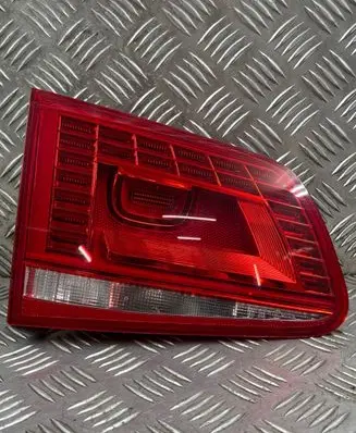 Volkswagen Touareg II Tailgate rear/tail lights 7P6945307