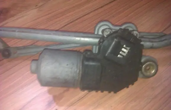 Ford Mondeo Mk III Wiper motor 0390241703