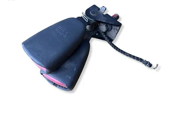 Volvo XC70 Middle seatbelt buckle (rear) 9467794
