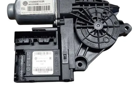 Volkswagen Touran II Front door window regulator motor 1T0959702R 402299B 5K0959792