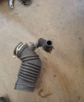 Toyota Avensis T270 Turbo air intake inlet pipe/hose 178810R020