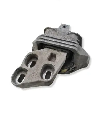 Mercedes-Benz CLA C117 X117 W117 Engine mount bracket 326E23F 326E22 26008