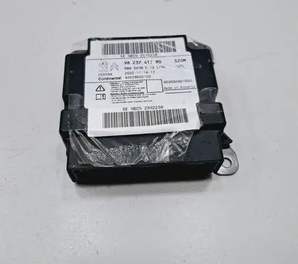 Peugeot 208 Airbag control unit/module 9823741380