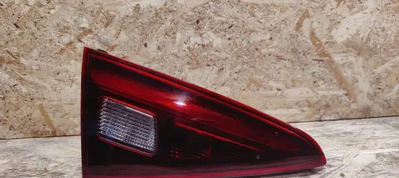 Tailgate rear/tail lights