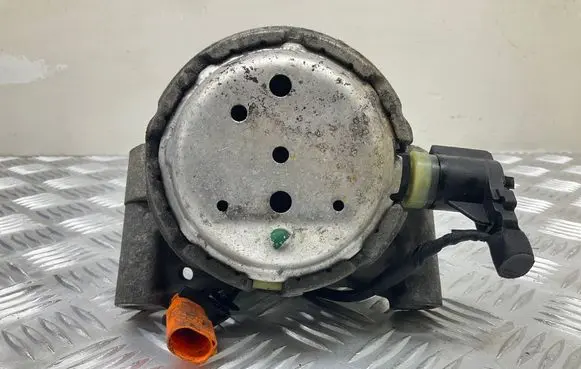 Engine mount bracket