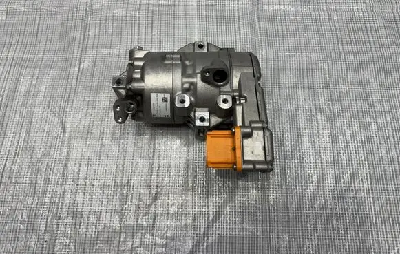 Renault Kangoo II Air conditioning (A/C) compressor (pump) 926003994R