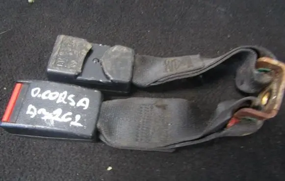 Opel Corsa B Rear seatbelt buckle 90359919b 060396