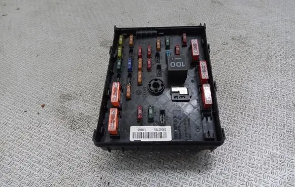 Volkswagen PASSAT B6 Fuse module 3C0937125