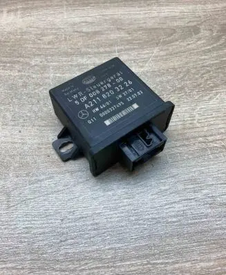 Mercedes-Benz E W211 Light module LCM A2118203226 5DF008278
