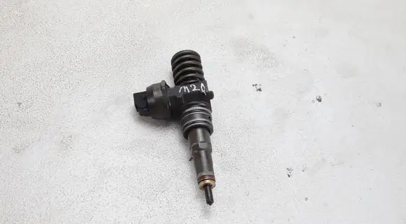 Volkswagen Caddy Fuel injector 038130073BN 0414720313