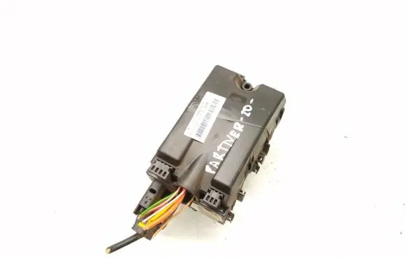 Peugeot Partner III Fuse module 9675730380